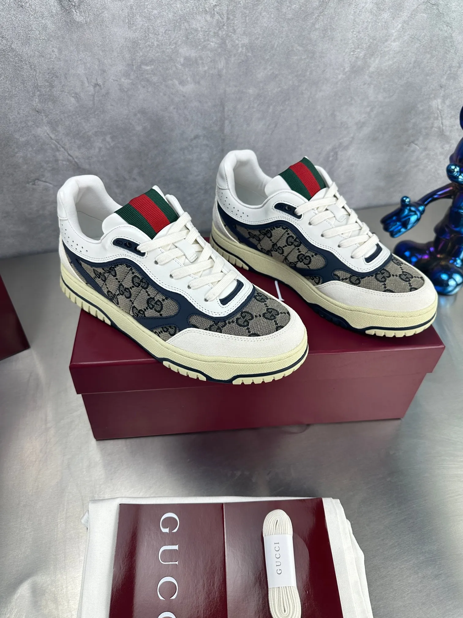 👟👟Ex-factory price 600👟👟 Gucci's latest hot-selling series of high and low-cut distressed couple's sneakers are shipped. The original version is purchased, developed and manufactured. This high-low top sneaker adopts a basketball-style silhouette design, cleverly integrated with hollow panels and distressed effects, showing its unique ingenuity. The ingenuity incorporates brand logo details such as interlocking Double G styling accessories and Gucci lettering, a low-key tribute to the brand's design heritage. Exquisite packaging at the delivery counter 🛍📦 ▪️ Fabric: Original customized imported first-layer cowhide ▪️ Inner lining: Imported first-layer cowhide ▪️ Sole: Original molded TPU sole ▪️ Sole thickness: 3cm ▪️ Size: 35-46 (Male 38 46 customized)